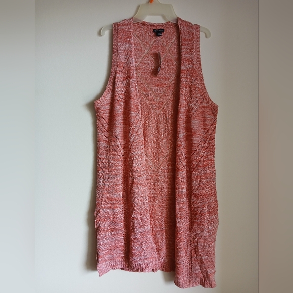 new directions Sweaters - NWT New Directions Red White Sleeveless Open Cardigan Size Medium